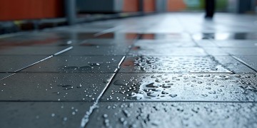 车位渗水，物业管理吗？